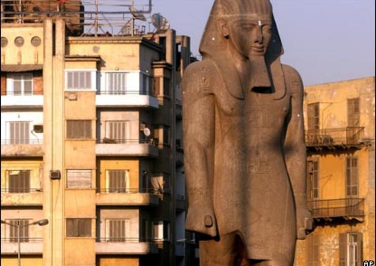 Estatua de Ramsés II